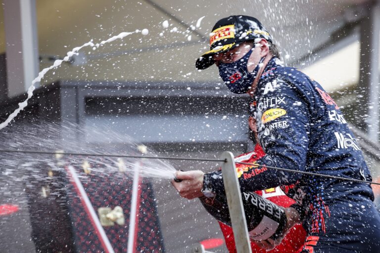 Verstappen gana en  Mónaco y es líder mundial