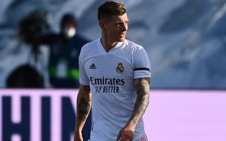 Toni Kroos es  aislado en el Real Madrid  por contacto con un positivo de Covid-19