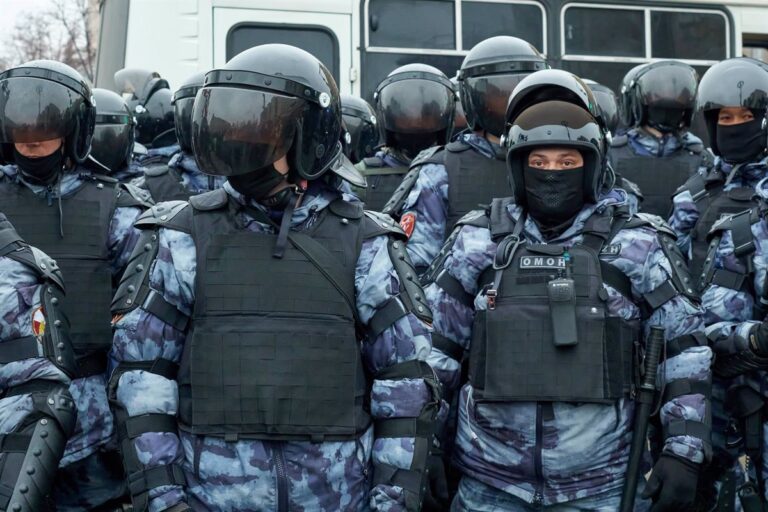 Policía rusa irrumpió  reunión de opositores