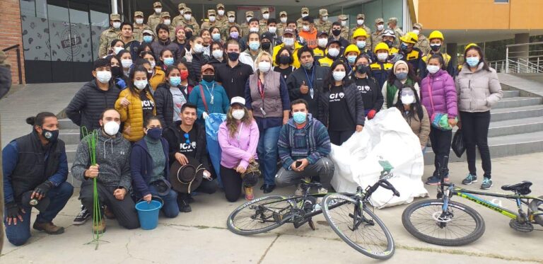 Más de 1.000 voluntarios limpiaron río Guadalquivir