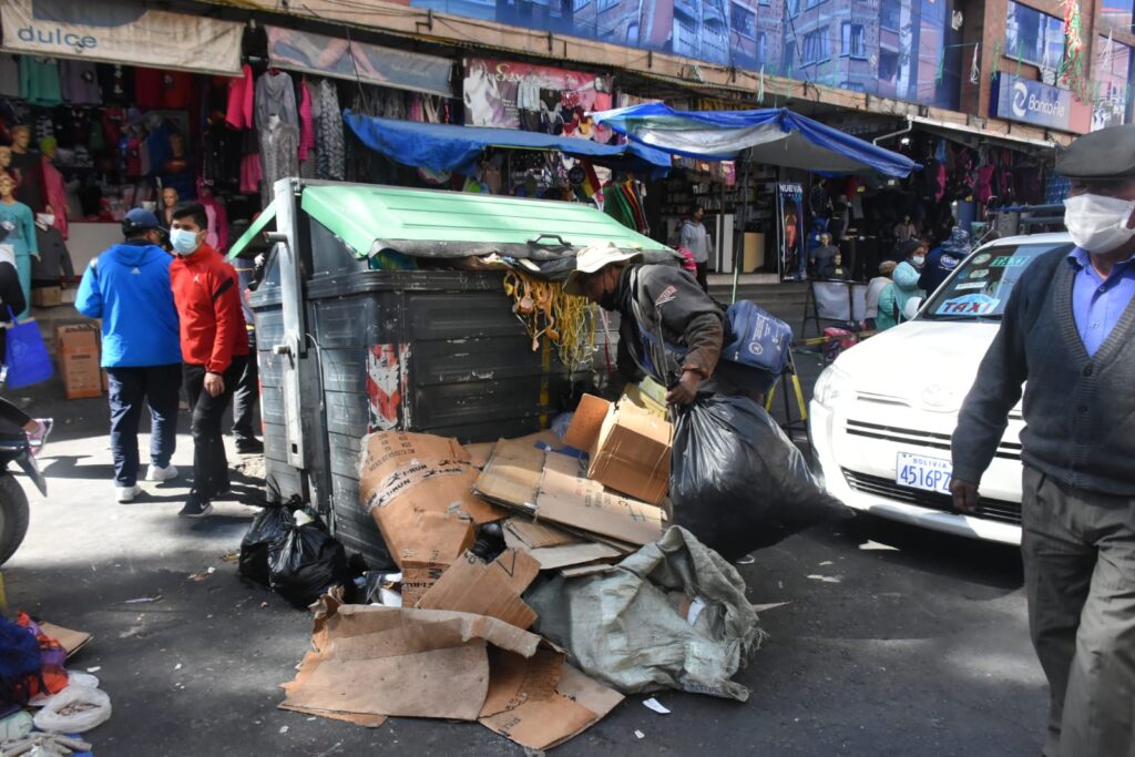 La basura se acumula en calles y contenedores en ciudad de La Paz - El ...