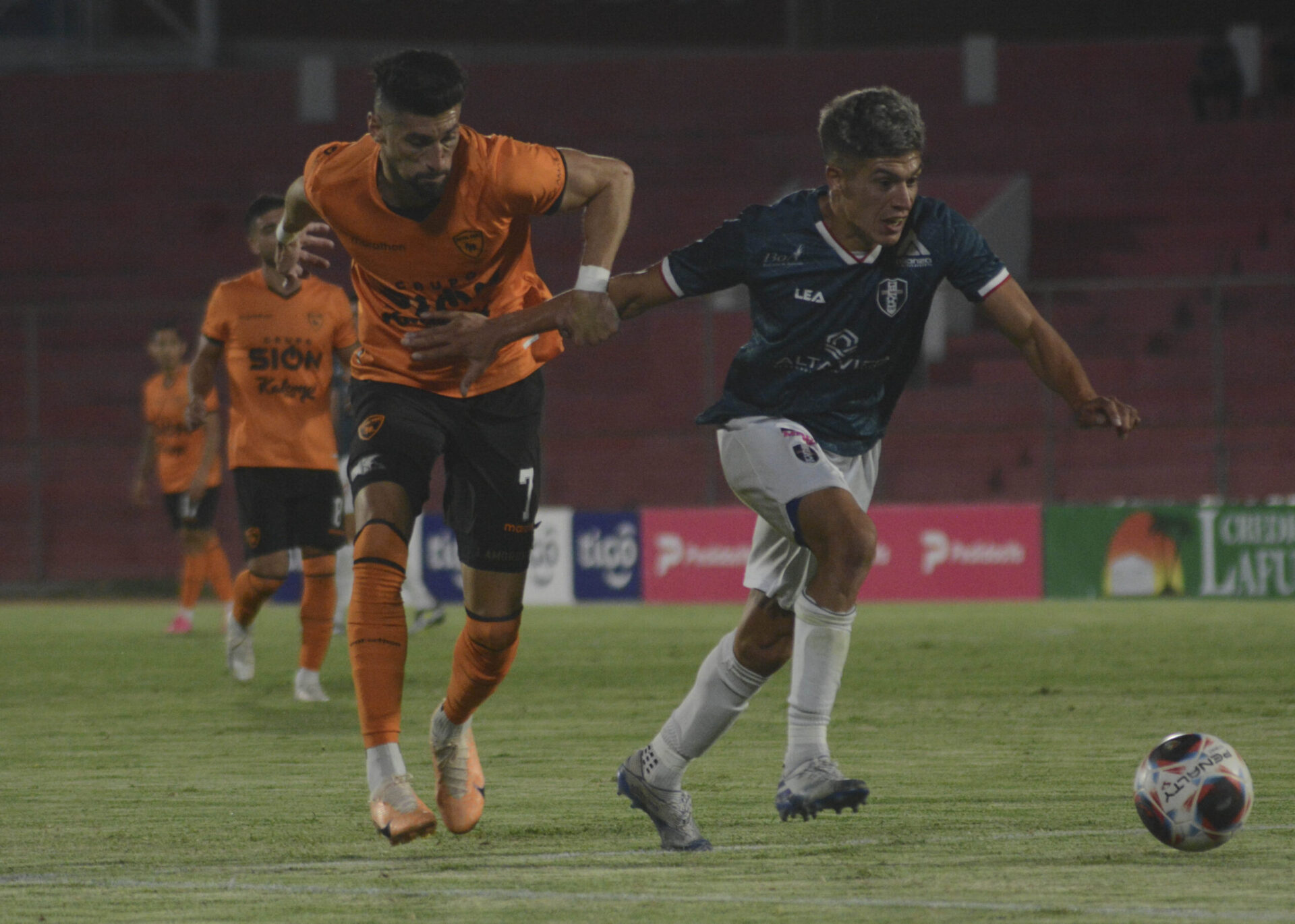 Real Tomayapo y Royal Pari quedan enredados con empate - El Diario Real Tomayapo y Royal Pari quedan enredados con empate - El Diario