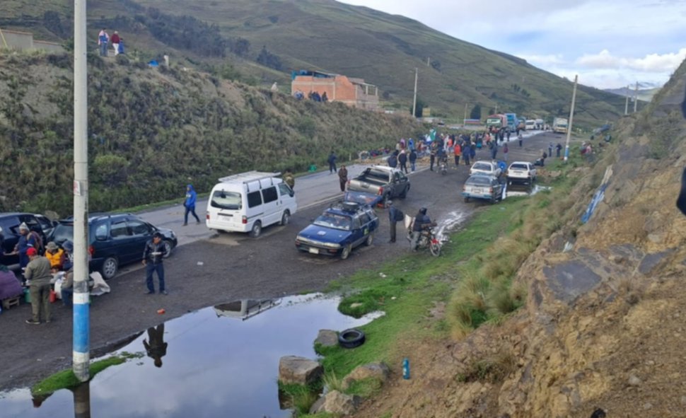 Colomi Bloqueo en Colomi genera graves perjuicios a viajeros - El Diario - Bolivia