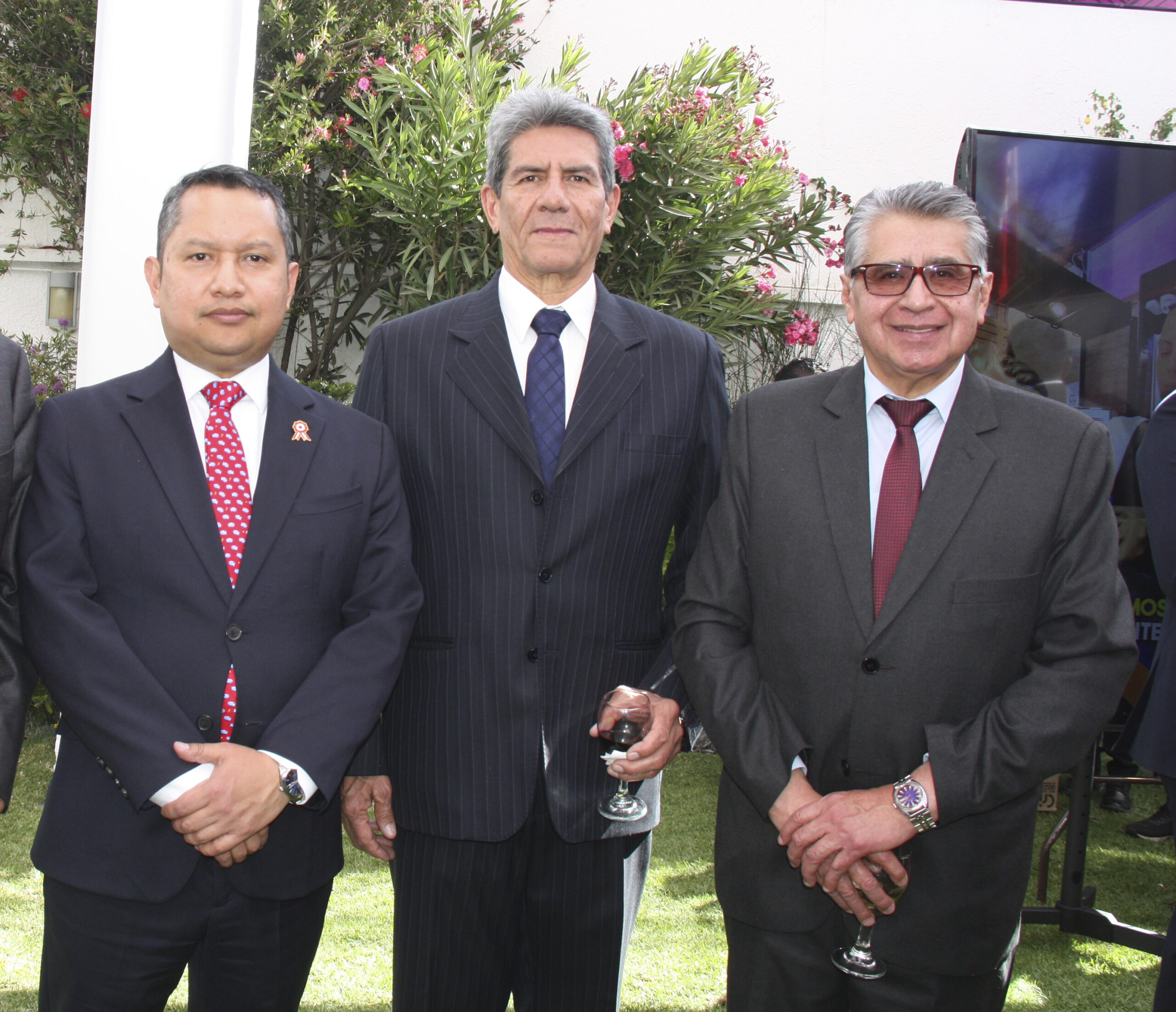 CARLOS MONTOYA, BOBBY ESTREMADOYRO Y CARLOS LAZO.