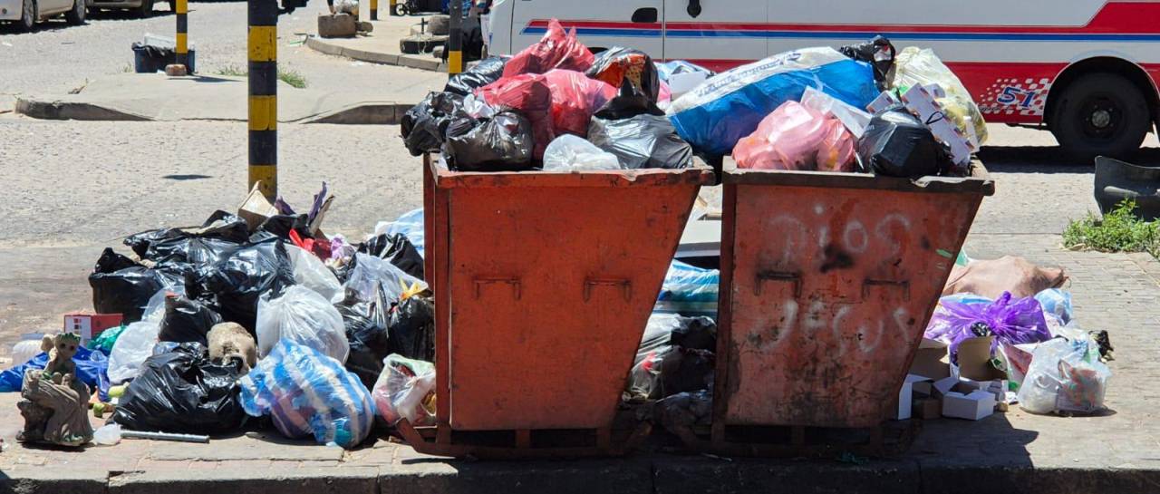 La basura se acumula en las calles tras la celebración de Año Nuevo ...