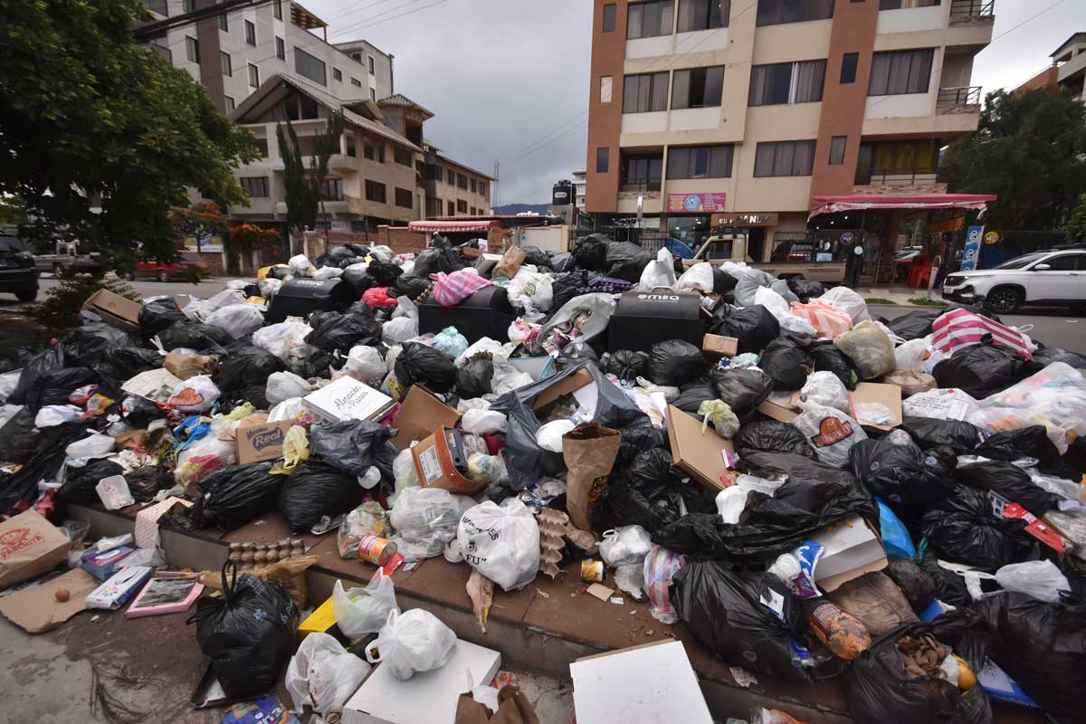Cinco toneladas de basura en calles de Cochabamba - El Diario - Bolivia