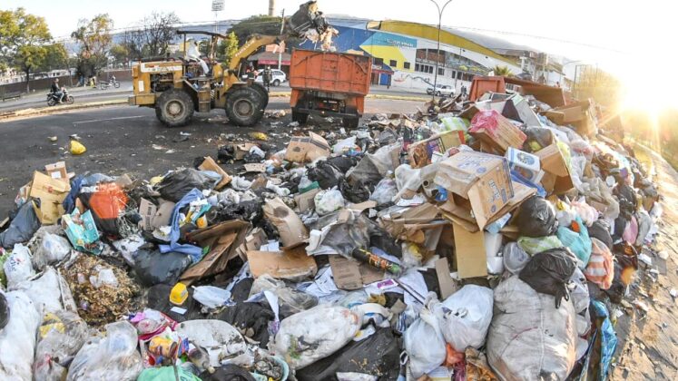 Bloqueo deja 3.500 toneladas de basura en calles y avenidas - El Diario ...