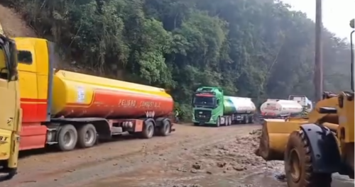 Habilitan la ruta nueva Cochabamba - Santa Cruz tras deslizamiento. (16 ...