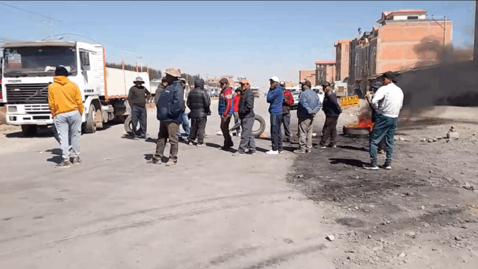 Crisis del diésel desata bloqueos en El Alto y paraliza al transporte ...