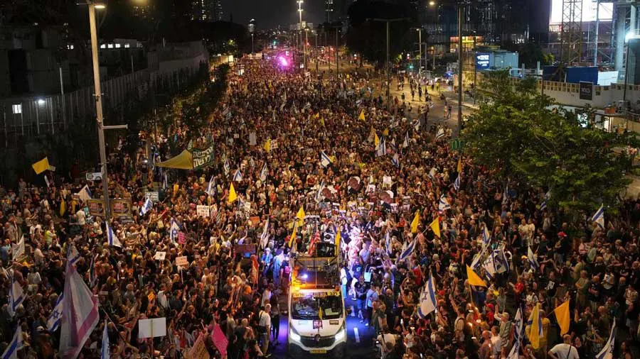 Miles de personas protestan en Tel Aviv contra plan de ocupar Gaza - El ...
