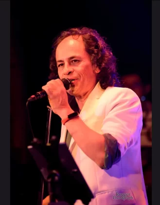 Angelo Jove y orquesta de 12 músicos de trayectoria rinden tributo a Roberto Carlos Angelo Jove y orquesta de 12 músicos de trayectoria rinden tributo a Roberto Carlos