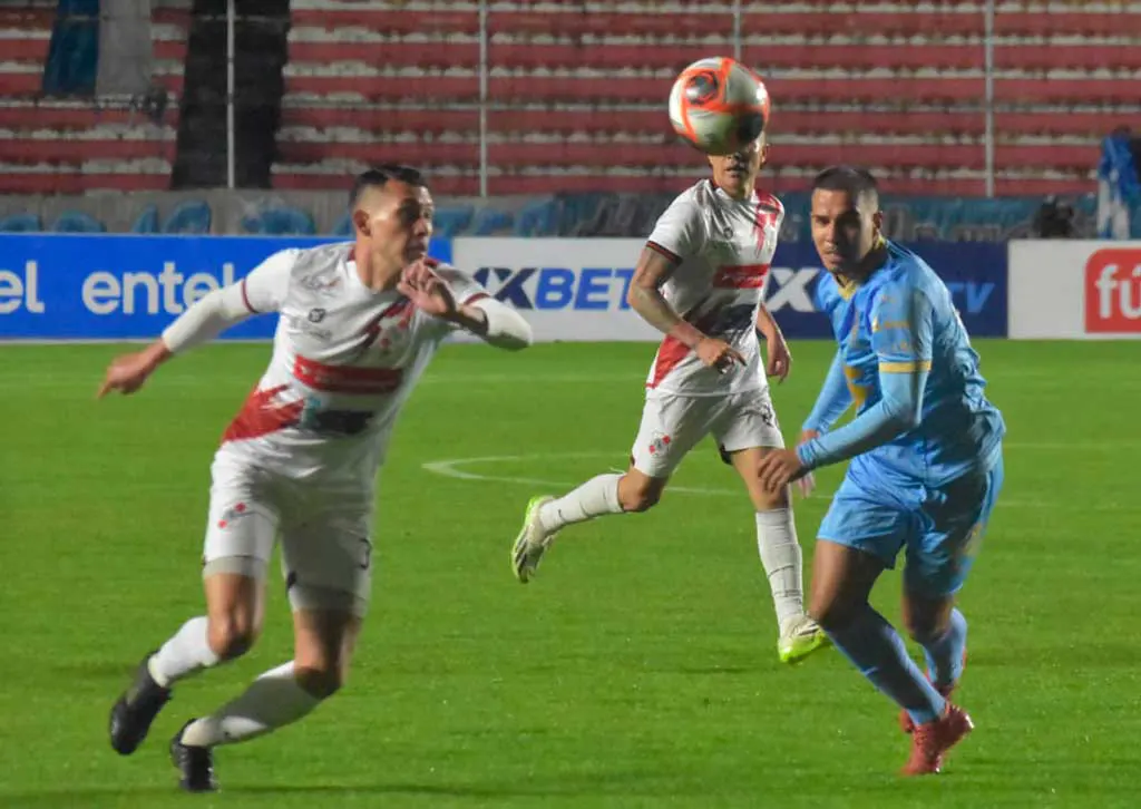 Bolívar se mantiene en carrera por título nacional