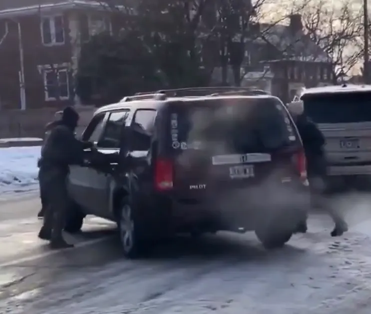 Agente de ICE mata a tiros a una mujer en Minneapolis (19:28)