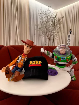 ¡Bizarrap llega a Toy Story 5 de Disney y Pixar!