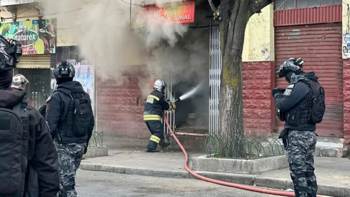 Bomberos sofocan incendio en un restaurante de La Paz - El Diario - Bolivia