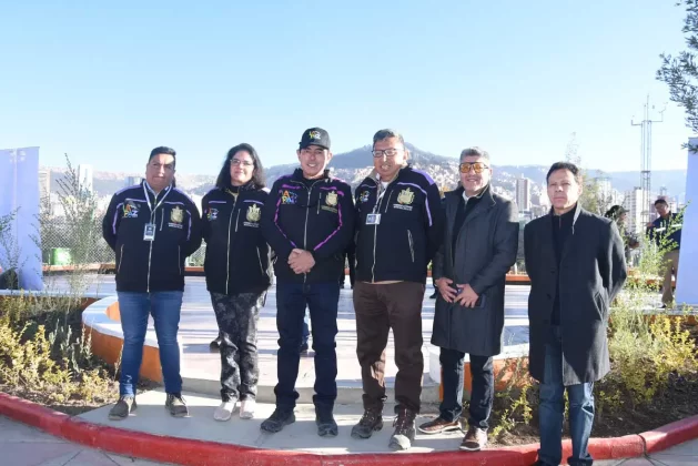La Paz florece con la siembra de queñuas en la Alameda del Grito Libertario