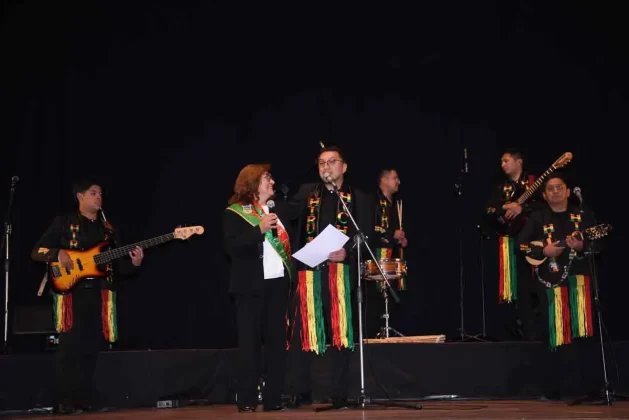Agrupación Femenina de Amigos de   la Ciudad rinde homenaje a La Paz