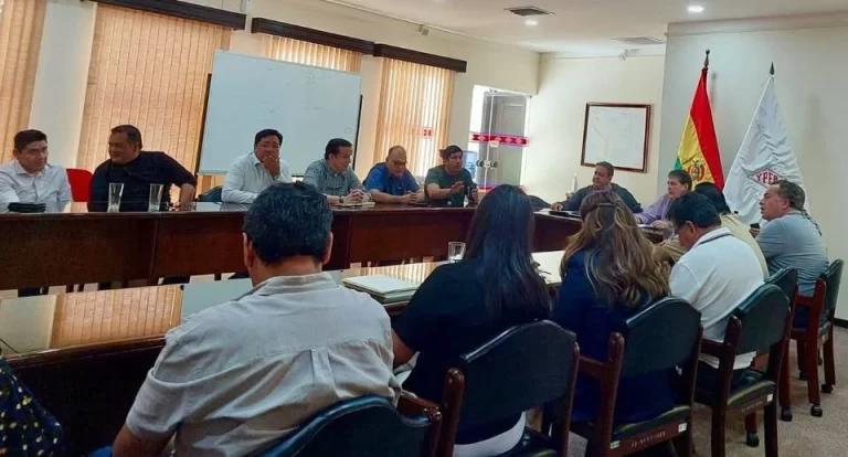 Acuerdo suspende paro nacional de cisterneros