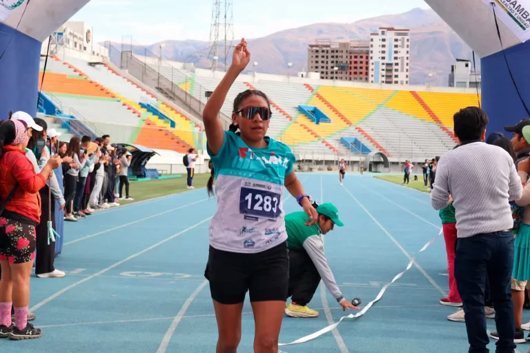 Camargo y Ninavia destacan en Cochabamba