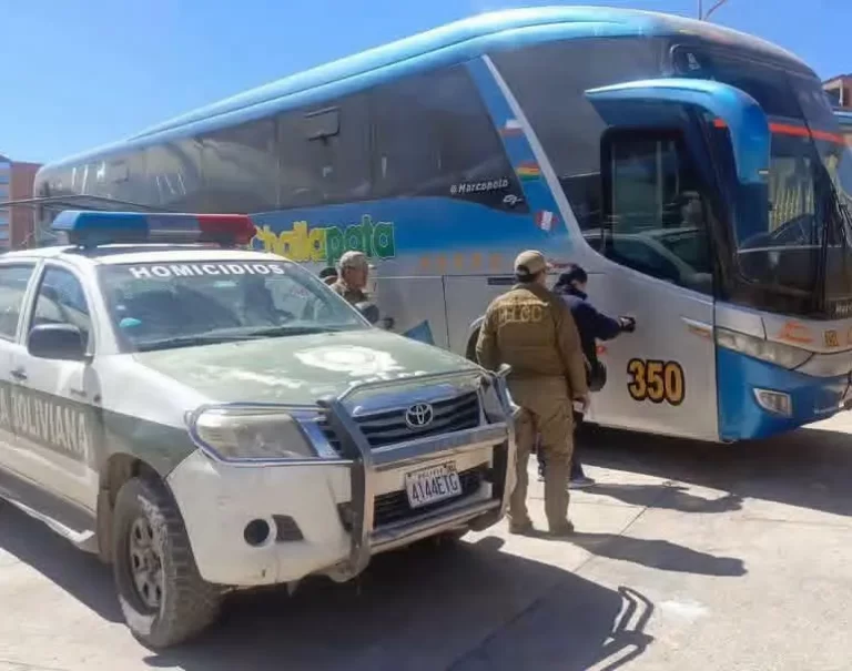 Hallan a un joven sin vida dentro de un bus en Potosí