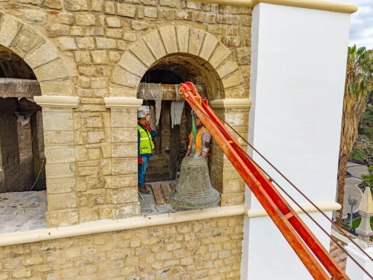 Reinstalada histórica campana  de la Catedral Metropolitana