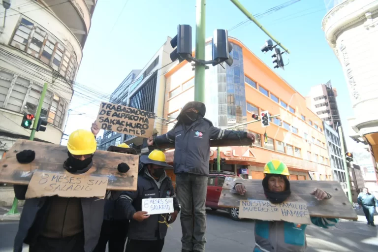 Trabajadores de Sak’a Churu radicalizan medidas de protesta