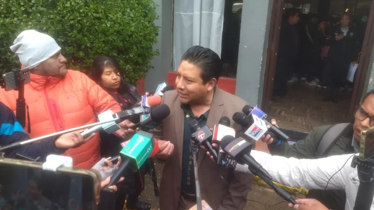 Exgobernador Quispe cuestiona  incremento de sueldos en ADLP