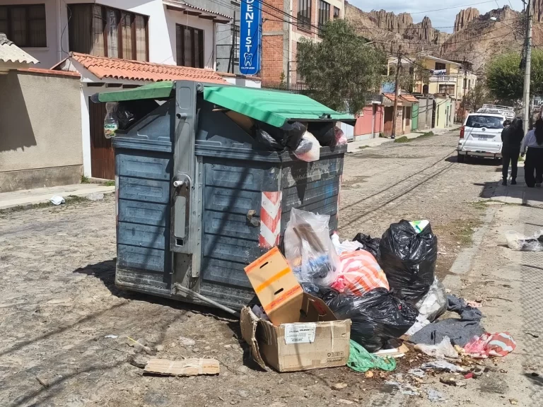 Basura se acumula durante  días en Chasquipampa