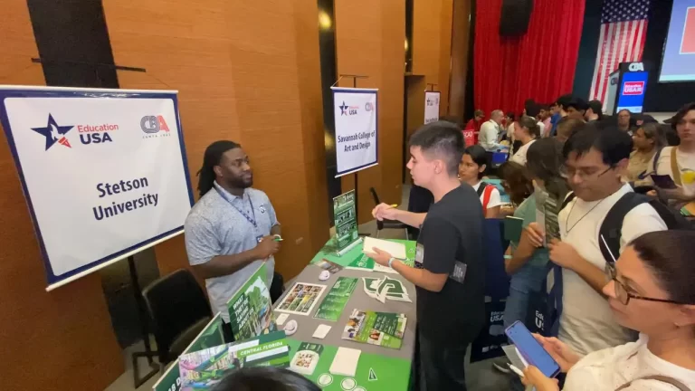 Feria EducationUSA reunirá a 14  universidades de EEUU en Santa Cruz